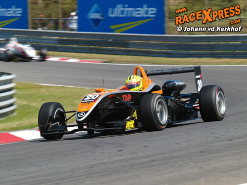 Henki Waldschmidt kwam in zijn eerste race op Zandvoort als zeventiende over de streep